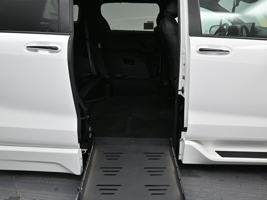 New 2025 Toyota Sienna Hybrid XSE Sport - BraunAbility Side Entry Entry Fold Out Automatic Ramp