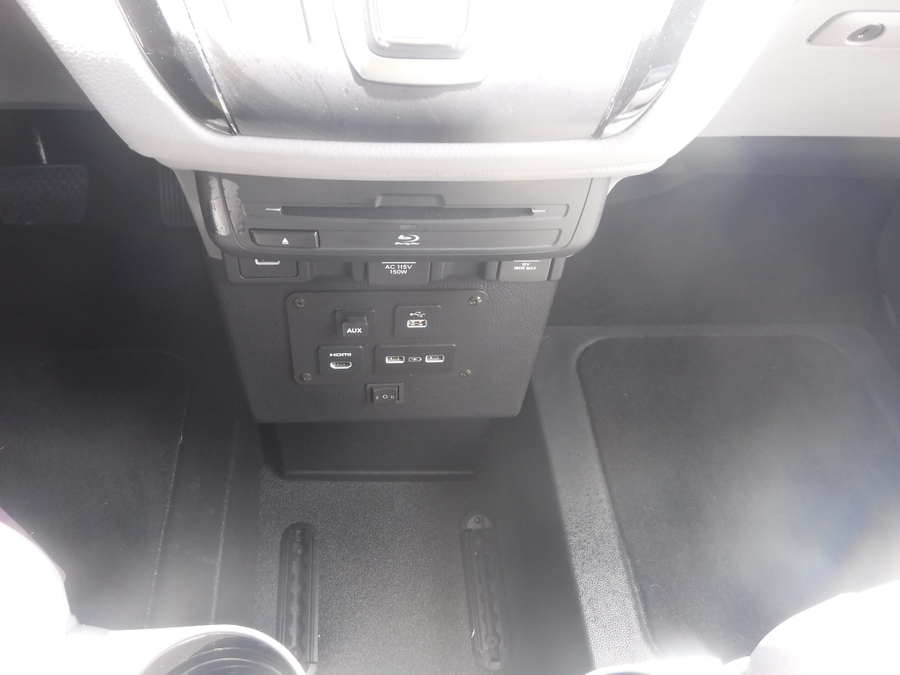 Grey Honda Odyssey image number 13