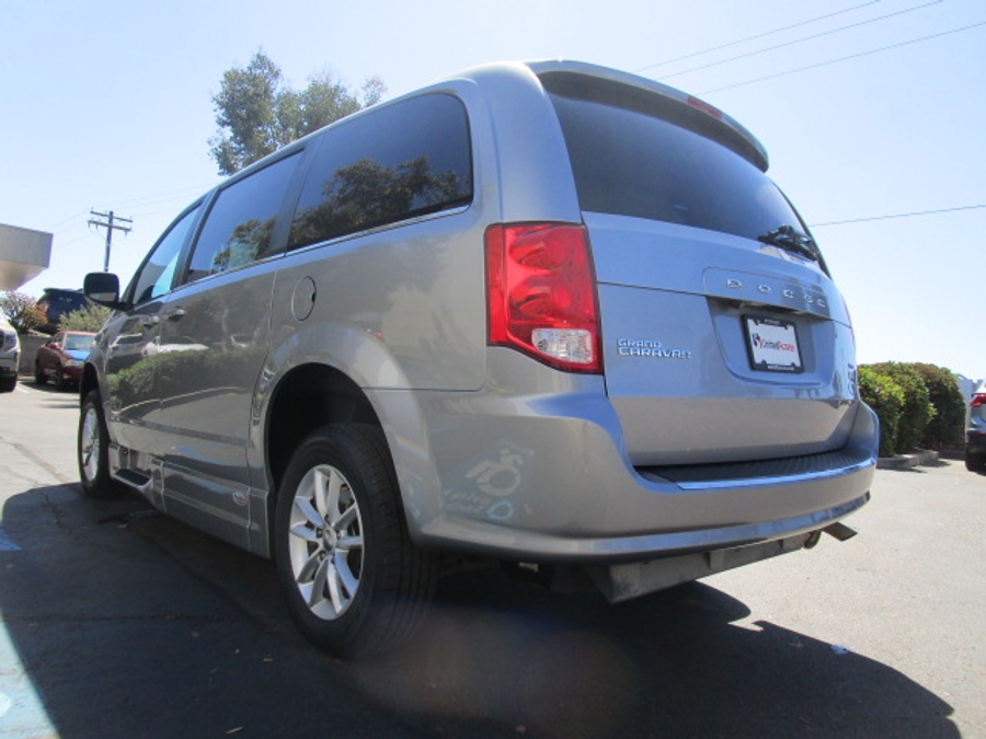 Used 2019 Dodge Grand Caravan SXT - Revability Side Entry Entry Fold Out Automatic Ramp