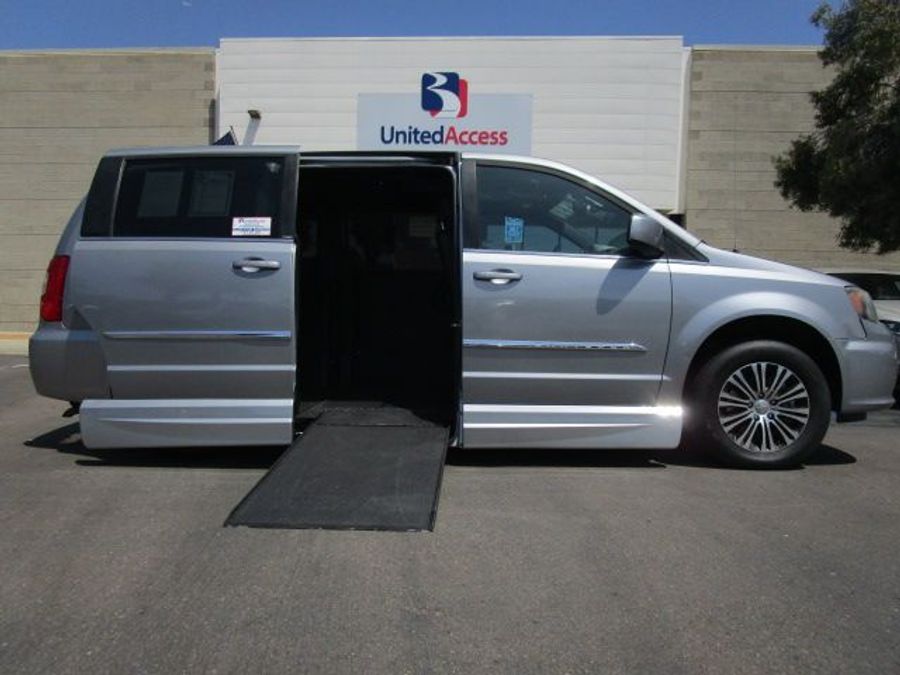 Used 2014 Chrysler Town and Country S - VMI Side Entry Entry In Floor Automatic Ramp