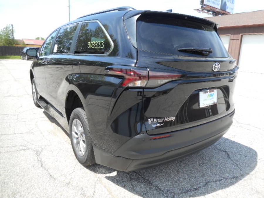 Black Toyota Sienna image number 3