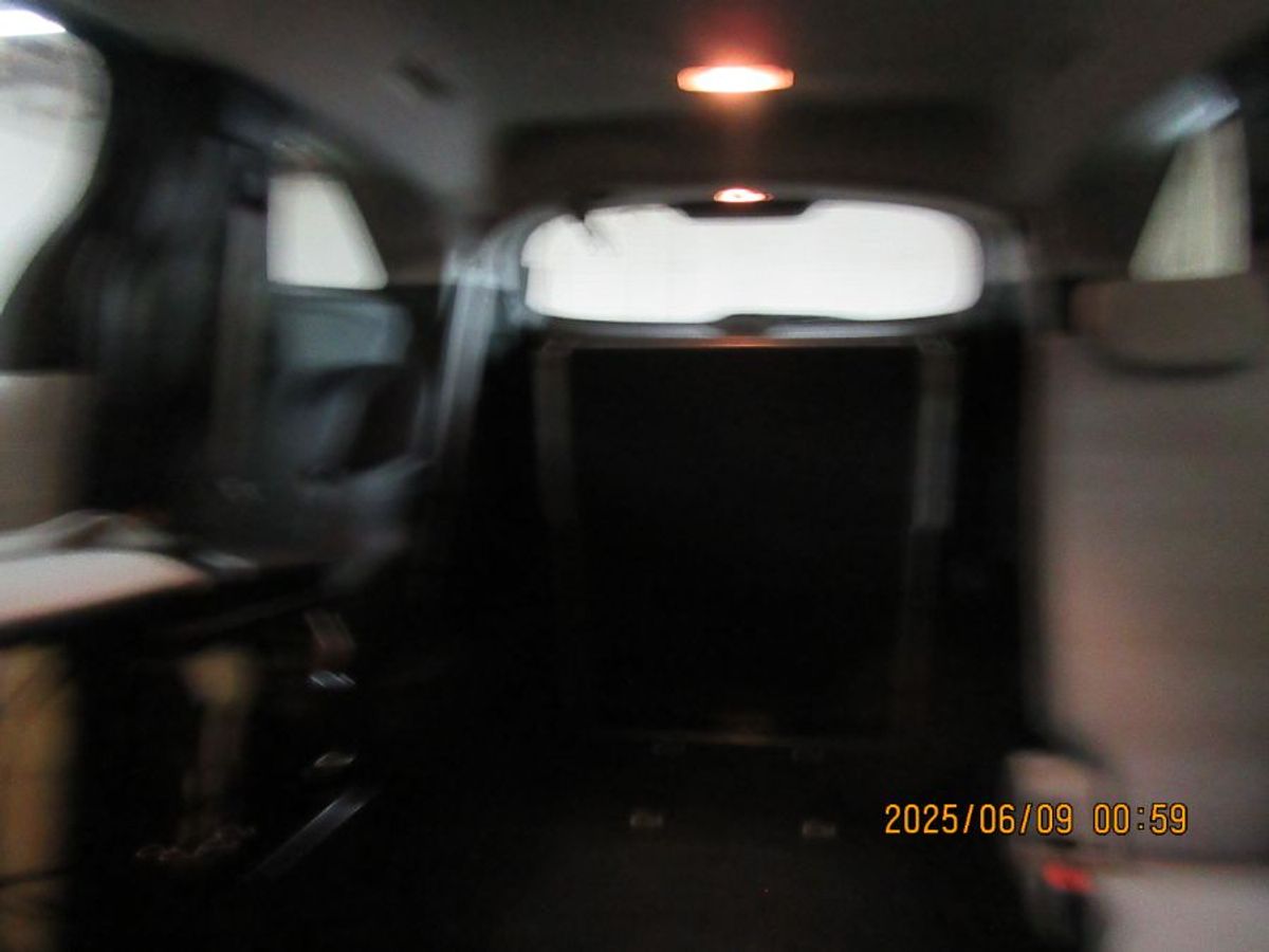 White Toyota Sienna image number 9