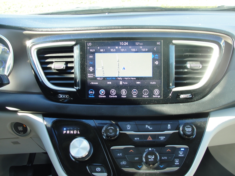 Grey Chrysler Pacifica image number 11