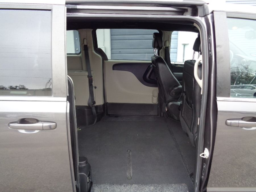 Used 2018 Dodge Grand Caravan SXT - BraunAbility Side Entry Entry Fold Out Manual Ramp