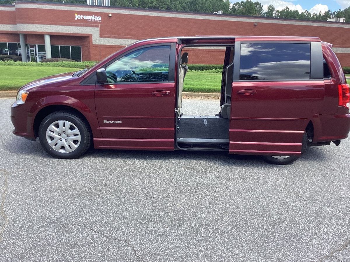 Red Dodge Grand Caravan image number 13