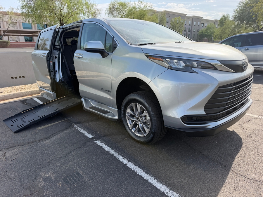 Used 2024 Toyota Sienna Hybrid LE - BraunAbility Side Entry Fold Out Automatic Ramp