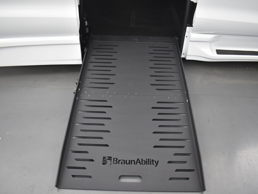 New 2025 Chrysler Pacifica Select Safety - BraunAbility Side Entry Entry Fold Out Automatic Ramp
