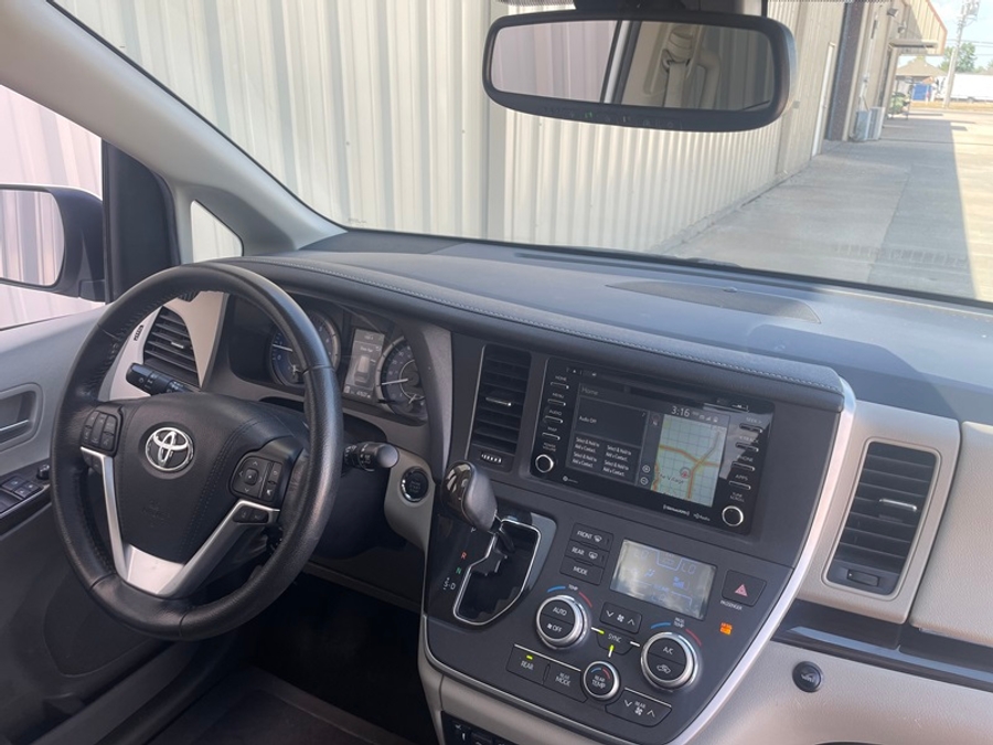 Used 2020 Toyota Sienna XLE - VMI Side Entry In Floor Automatic Ramp