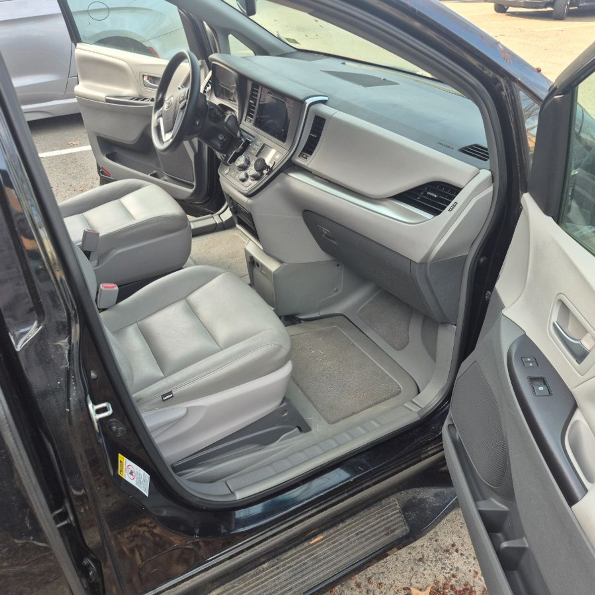 2015 TOYOTA SIENNA - Image 14