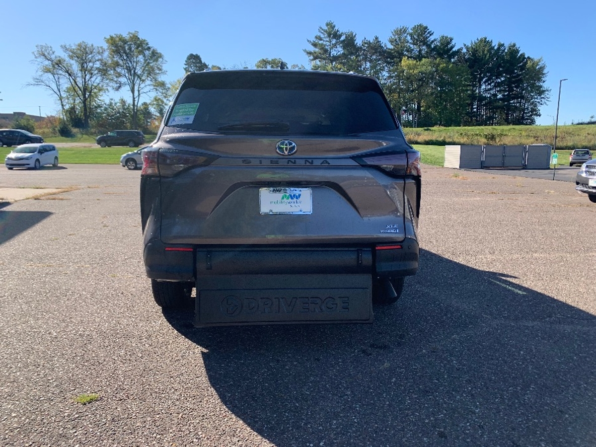 2024 TOYOTA SIENNA - Image 16