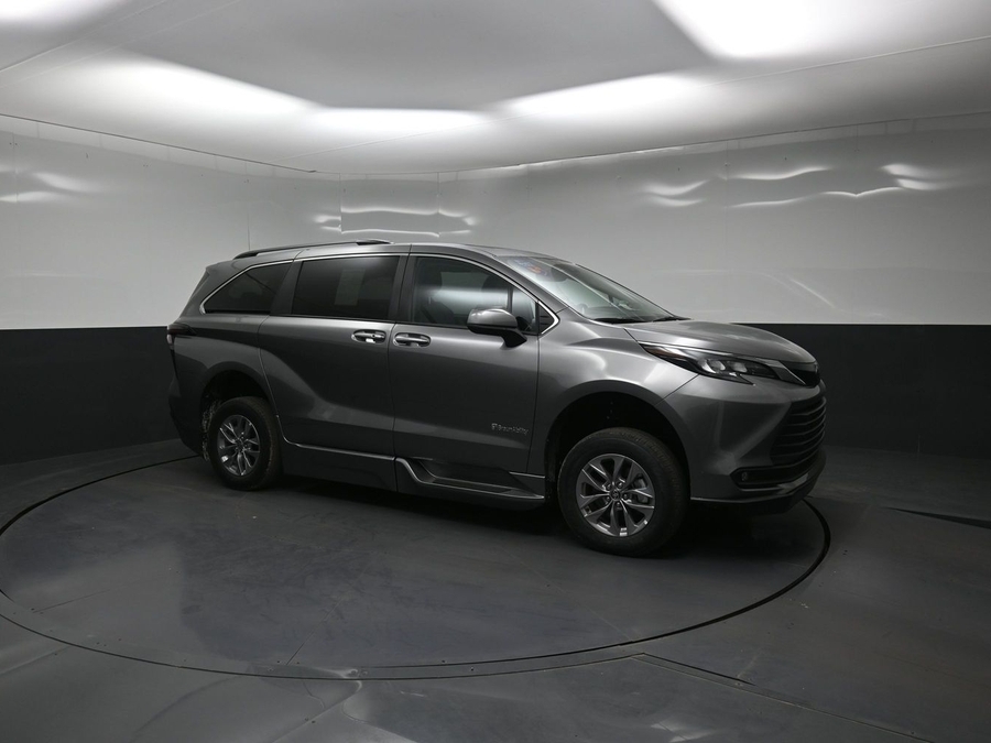 New 2026 Toyota Sienna Hybrid XLE Add - BraunAbility Side Entry Fold Out Automatic Ramp