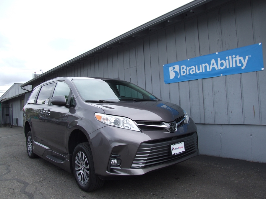 Used 2019 Toyota Sienna XLE - VMI Side Entry Entry In Floor Automatic Ramp