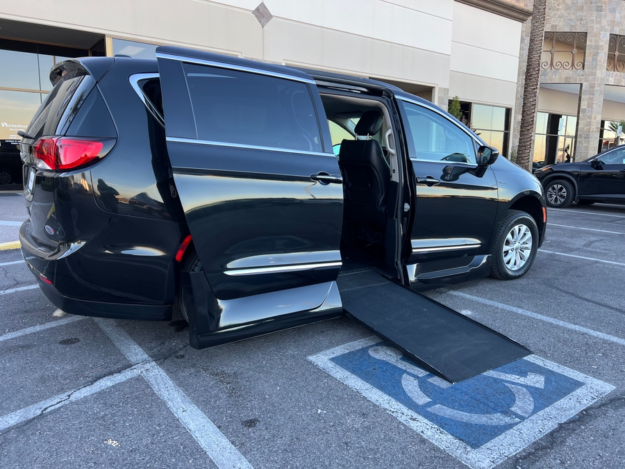 Used 2017 Chrysler Pacifica Touring L - VMI Side Entry Entry In Floor Automatic Ramp