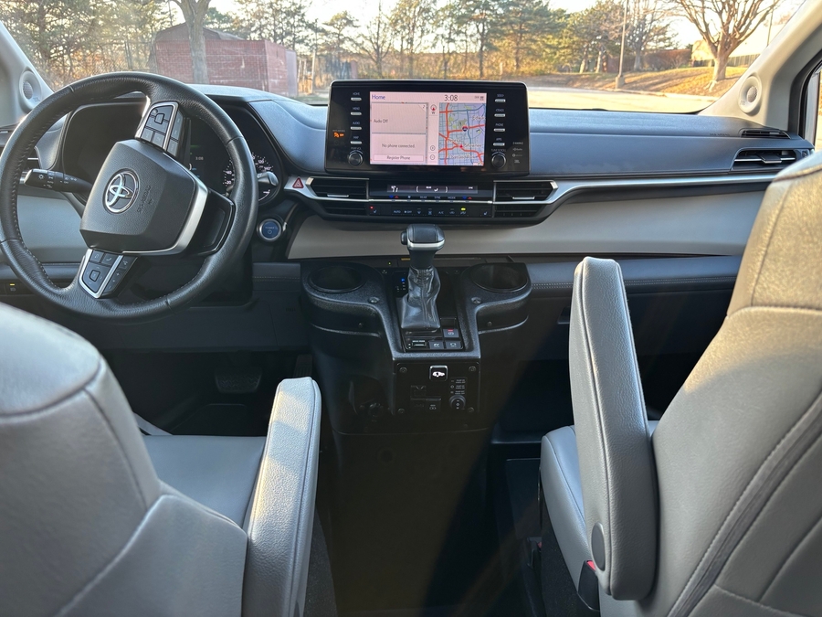 Used 2021 Toyota Sienna Hybrid XLE Base - BraunAbility Side Entry Entry Fold Out Automatic Ramp