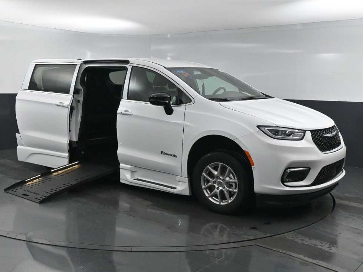 2025 CHRYSLER PACIFICA - Image 23