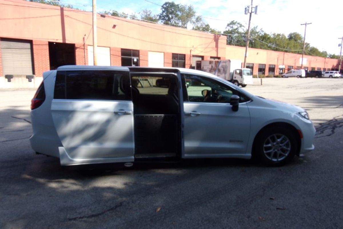 2024 CHRYSLER PACIFICA - Image 9