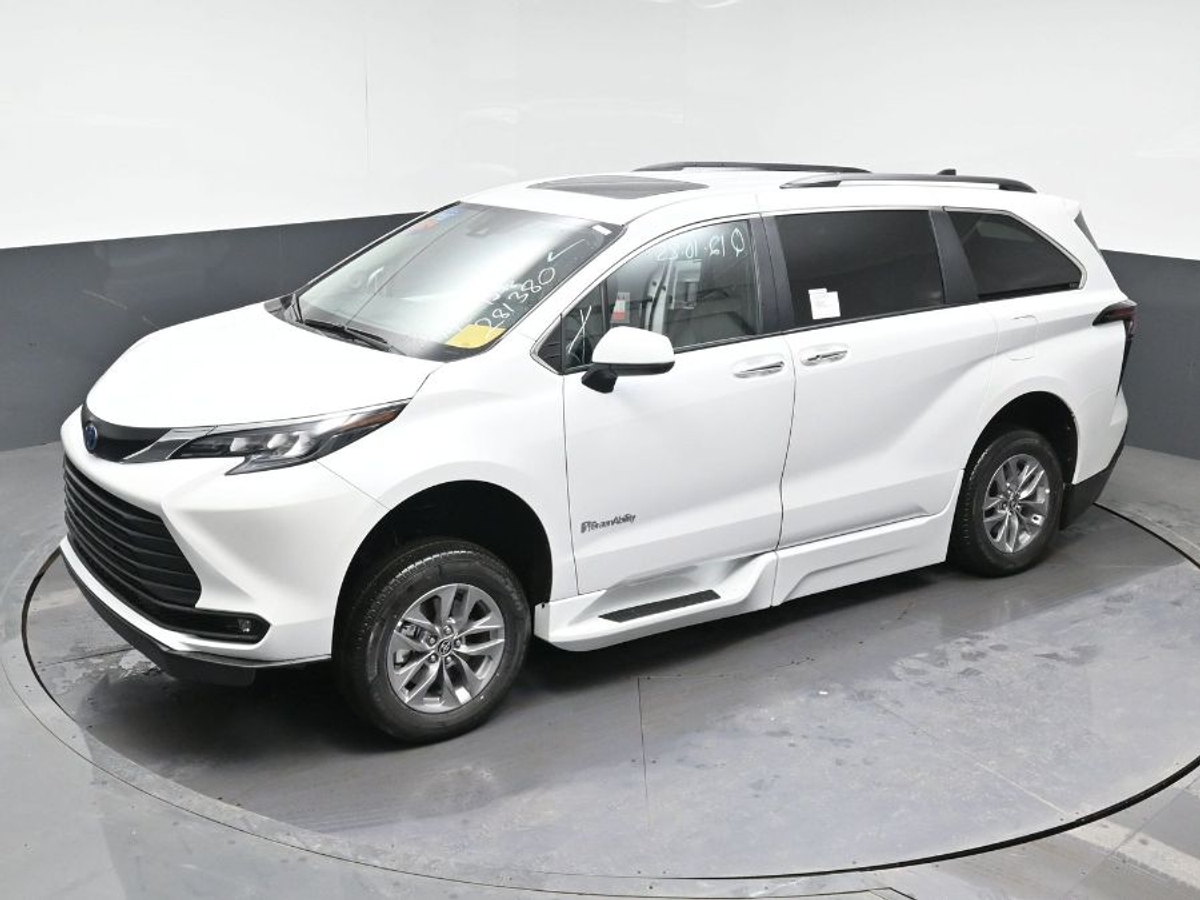 2025 TOYOTA SIENNA - Image 25