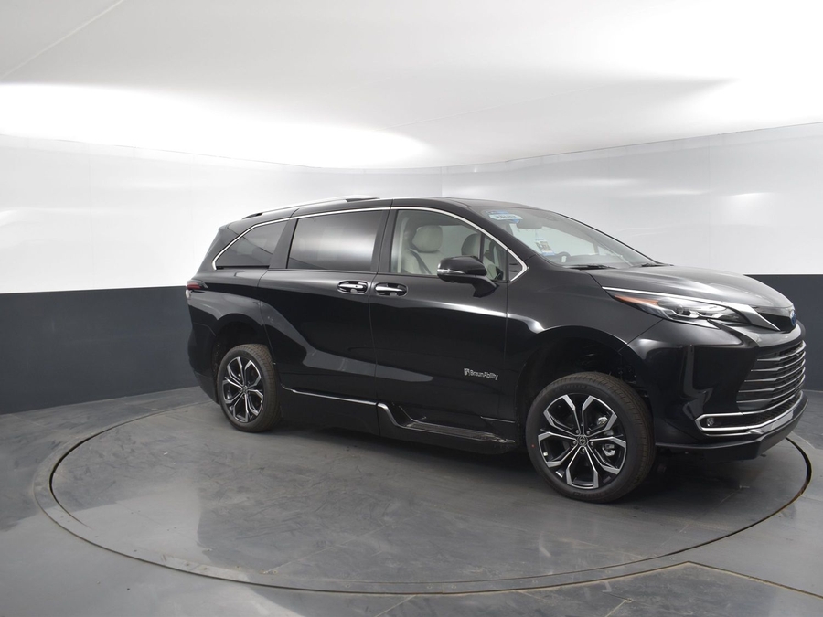 New 2025 Toyota Sienna Hybrid Platinum - BraunAbility Side Entry Entry In Floor Automatic Ramp