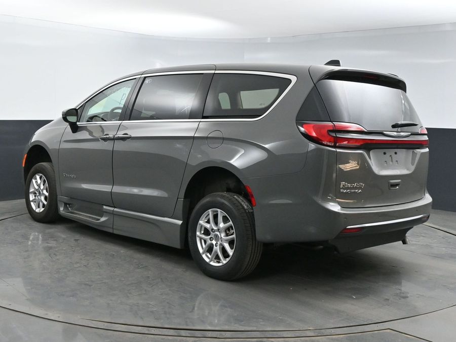 Used 2023 Chrysler Pacifica Touring L - BraunAbility Side Entry Entry Fold Out Automatic Ramp