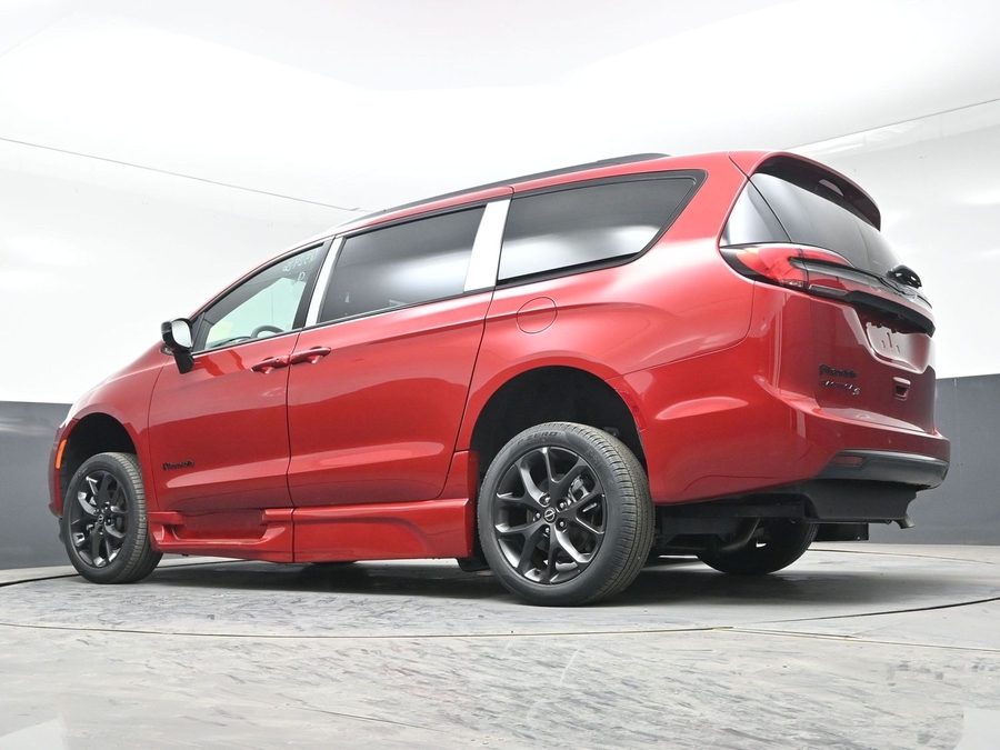 New 2026 Chrysler Pacifica Select Sport - BraunAbility Side Entry In Floor Automatic Ramp