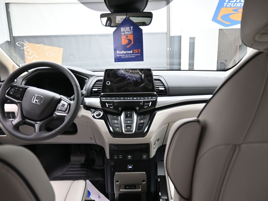 New 2026 Honda Odyssey Touring - BraunAbility Side Entry Entry In Floor Automatic Ramp