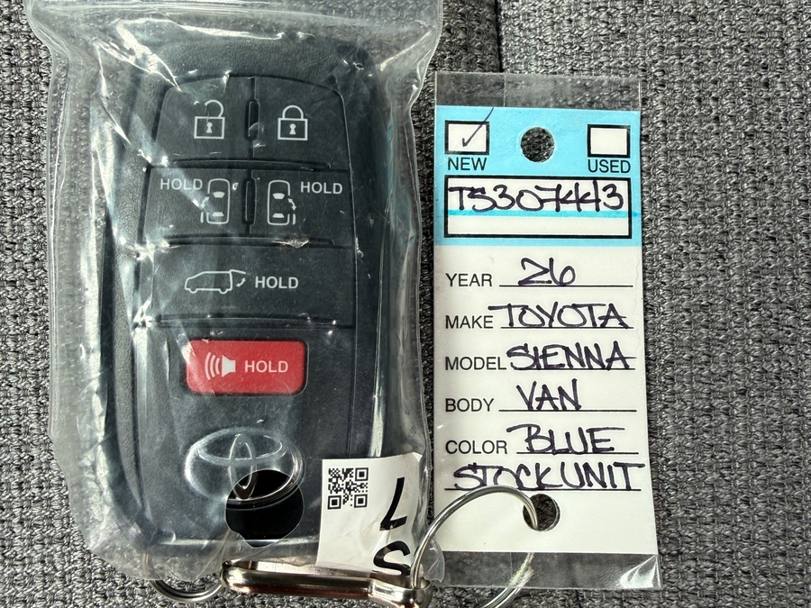 New 2026 Toyota Sienna Hybrid LE - Vantage Mobility Commercial Rear Entry Entry Fold Out Manual Ramp