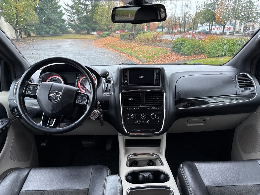 Used 2019 Dodge Grand Caravan SXT - International Mobility Rear Entry Entry Fold Out Manual Ramp