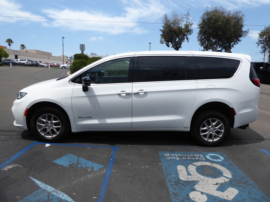 Used 2025 Chrysler Pacifica Select Safety - BraunAbility Rear Entry Fold Out Manual Ramp