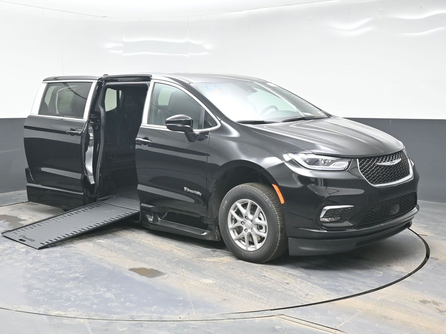 Black Chrysler Pacifica with Side Entry Automatic In Floor ramp