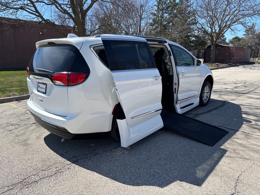 Used 2019 Chrysler Pacifica Touring L - VMI Side Entry Entry In Floor Automatic Ramp