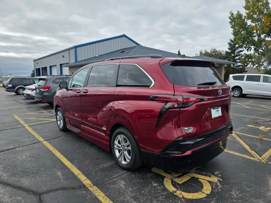 Red Toyota Sienna image number 4