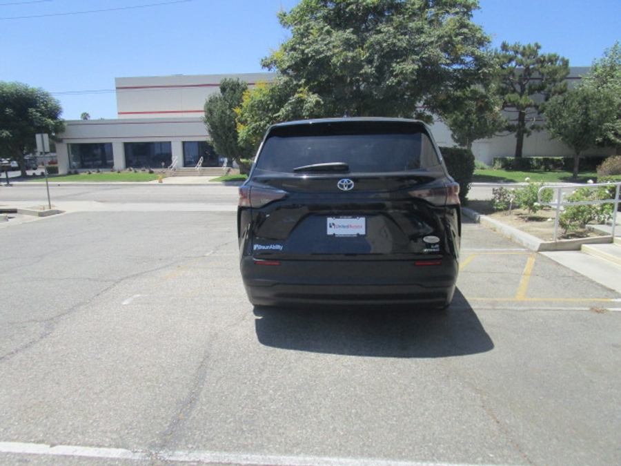 Used 2024 Toyota Sienna Hybrid LE Base - BraunAbility Side Entry Fold Out Automatic Ramp