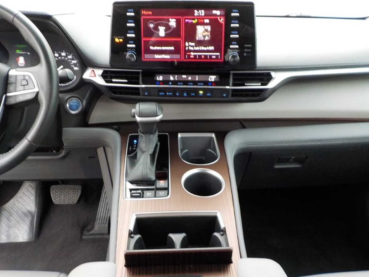 2024 TOYOTA SIENNA - Image 11