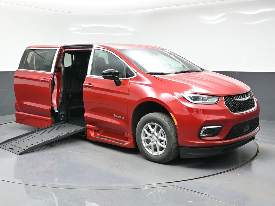2026 Chrysler Pacifica's photo