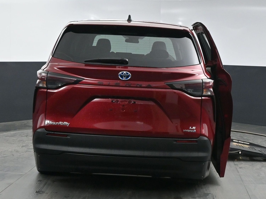 Used 2023 Toyota Sienna Hybrid LE - BraunAbility Side Entry Entry Fold Out Automatic Ramp