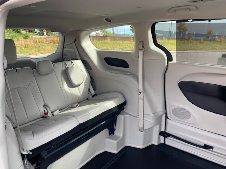 Used 2021 Chrysler Voyager LXi - BraunAbility Side Entry Entry Fold Out Automatic Ramp