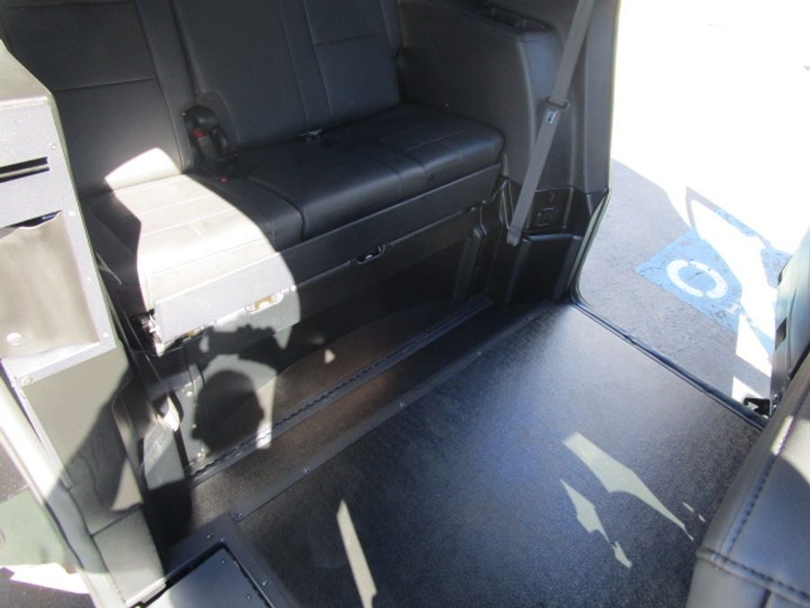 Used 2023 Chevrolet Traverse 2LT RS - BraunAbility Side Entry Entry In Floor Automatic Ramp