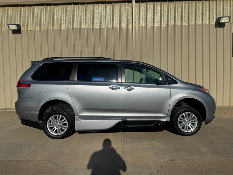 Used 2013 Toyota Sienna XLE - VMI Side Entry Entry In Floor Automatic Ramp