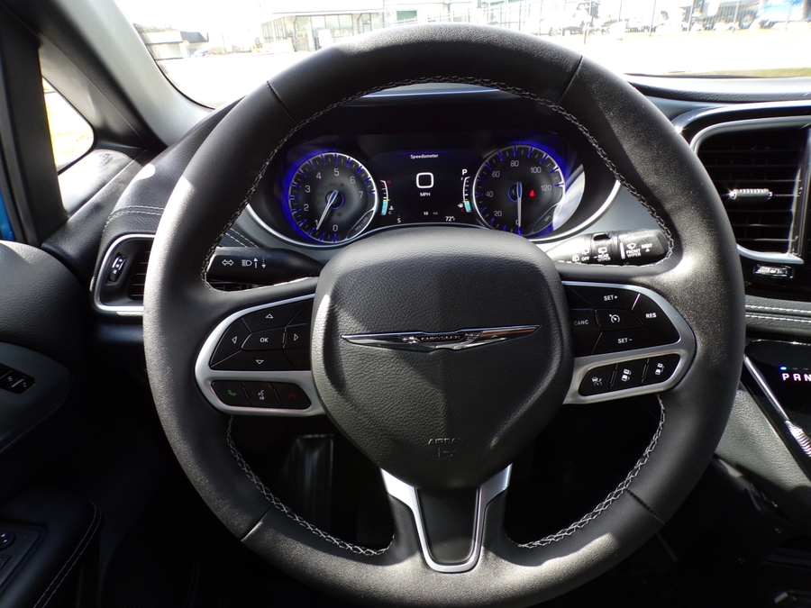 Blue Chrysler Pacifica image number 20