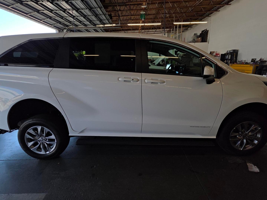 New 2026 Toyota Sienna Hybrid LE - Vantage Mobility Commercial Rear Entry Entry Fold Out Manual Ramp