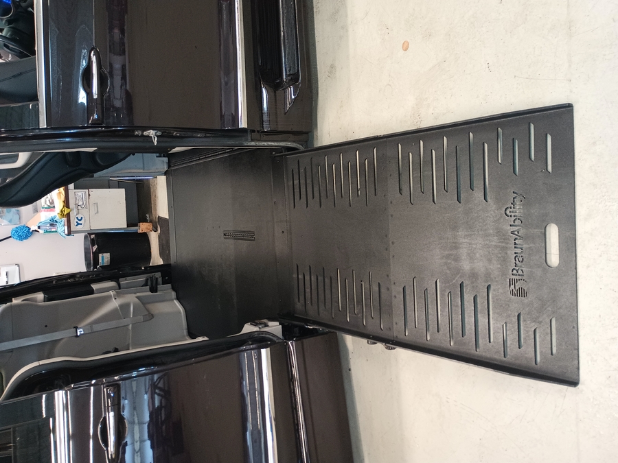 Brown Chrysler Pacifica image number 17