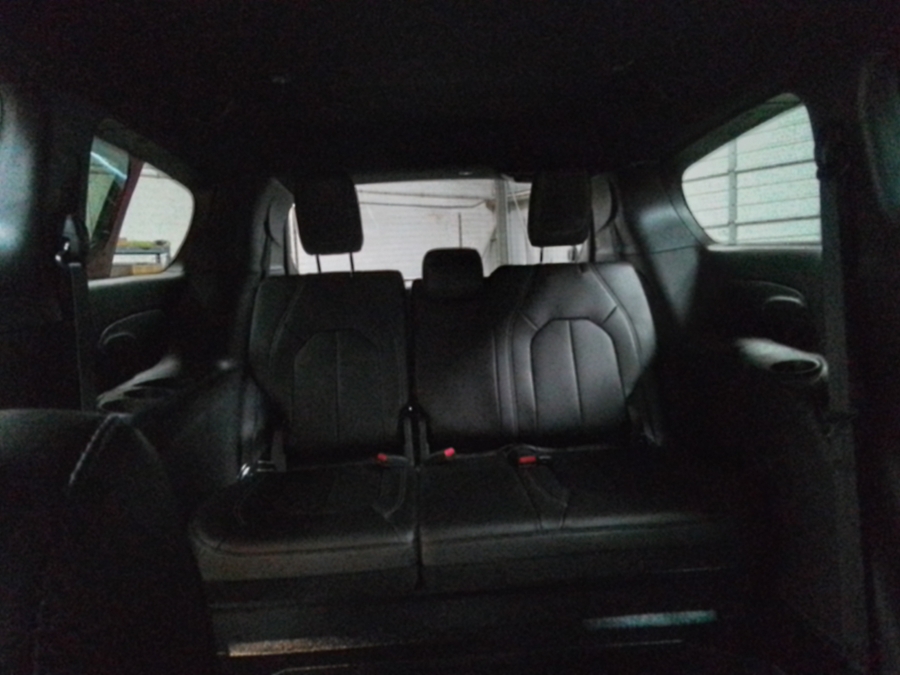 Número de imagen rojo Chrysler Pacifica 16