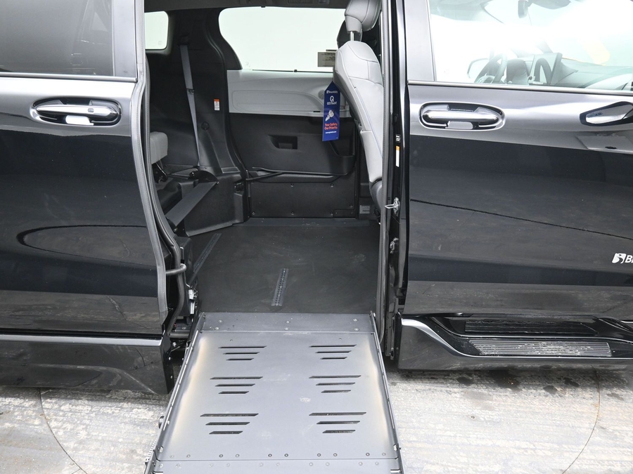 Black Toyota Sienna image number 11