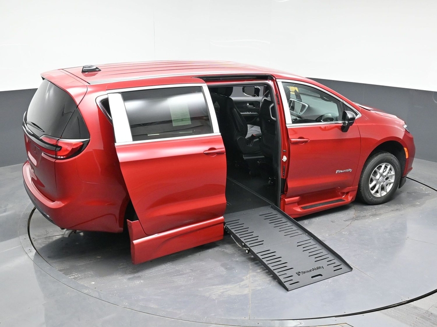 Red Chrysler Pacifica image number 22