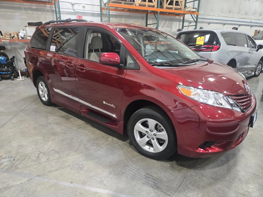 Used 2017 Toyota Sienna LE - BraunAbility Side Entry Fold Out Automatic Ramp