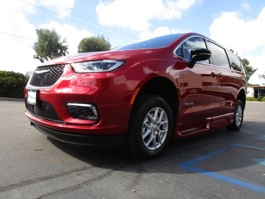 New 2025 Chrysler Pacifica Select Safety - BraunAbility Side Entry Entry Fold Out Automatic Ramp