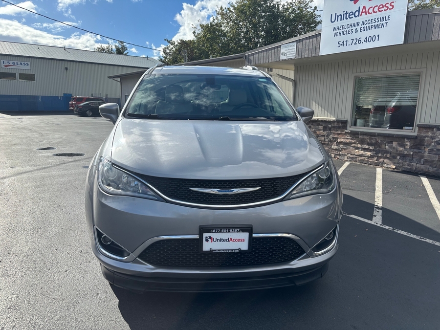Used 2018 Chrysler Pacifica Touring L - BraunAbility Side Entry Fold Out Automatic Ramp