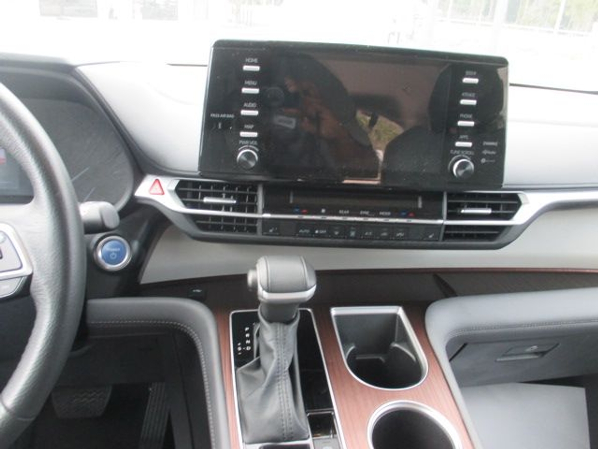 2024 TOYOTA SIENNA - Image 11