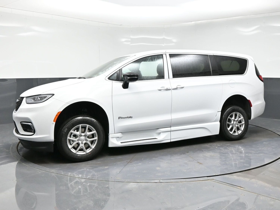 White Chrysler Pacifica image number 2