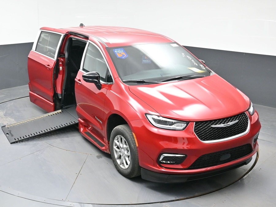 Red Chrysler Pacifica image number 19